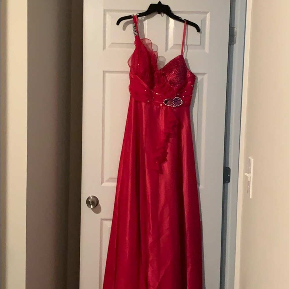 Beautiful magenta prom dress.